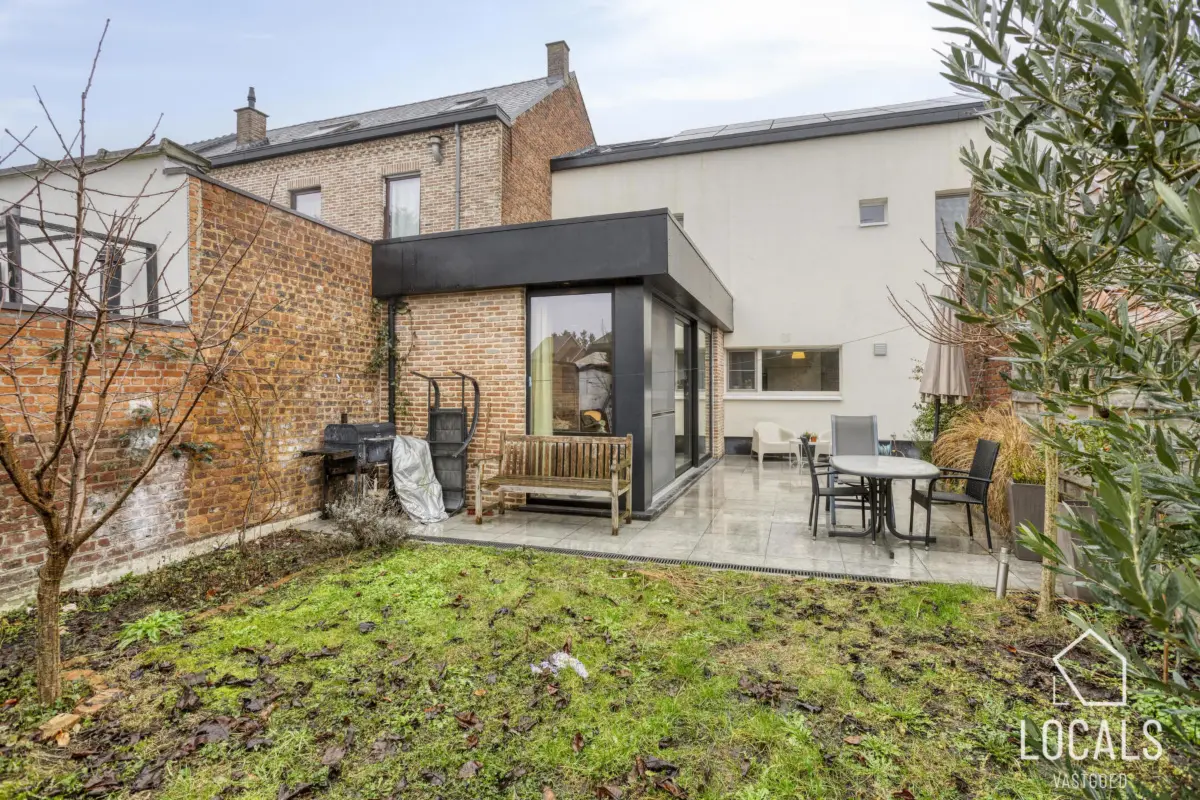 Huis te  koop in Outer 9406 450000.00€ 6 slaapkamers 245.00m² - Zoekertje 714484