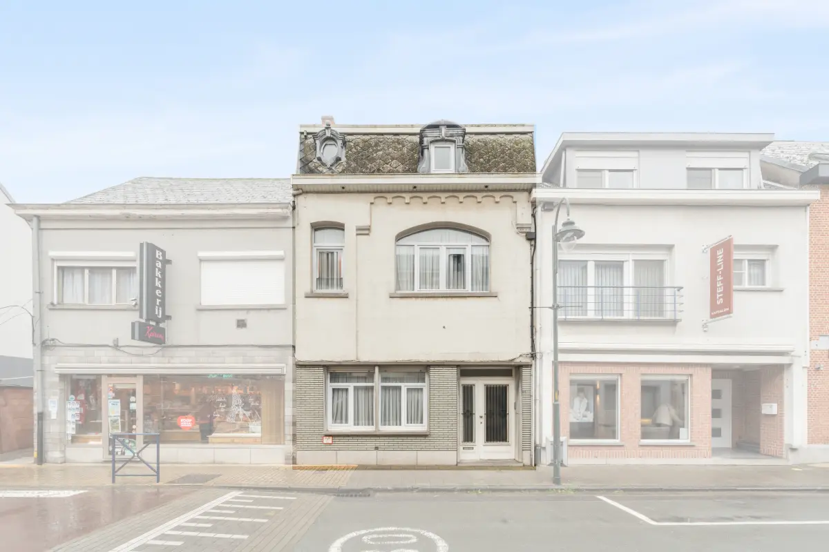 Huis te  koop in Lebbeke 9280 315000.00€ 6 slaapkamers 260.00m² - Zoekertje 714784