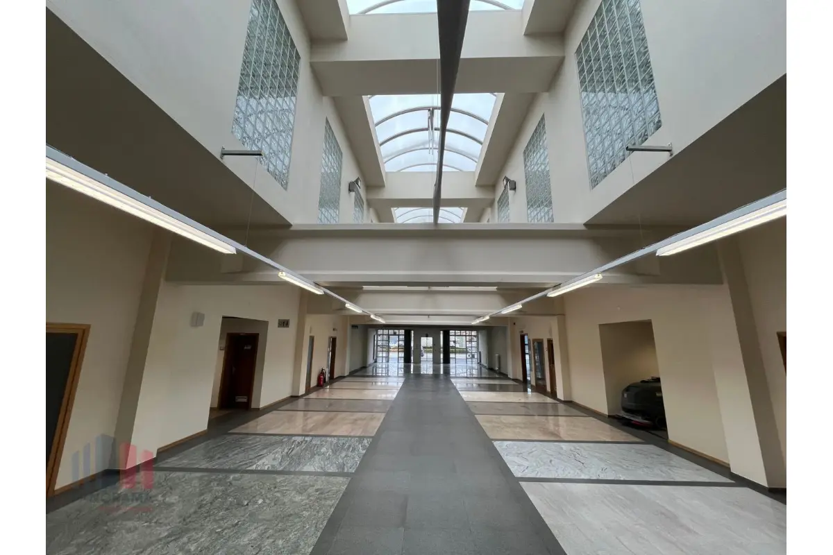Handelszaak te  huur in Deinze 9800 3227.00€  slaapkamers 704.00m² - Zoekertje 721684