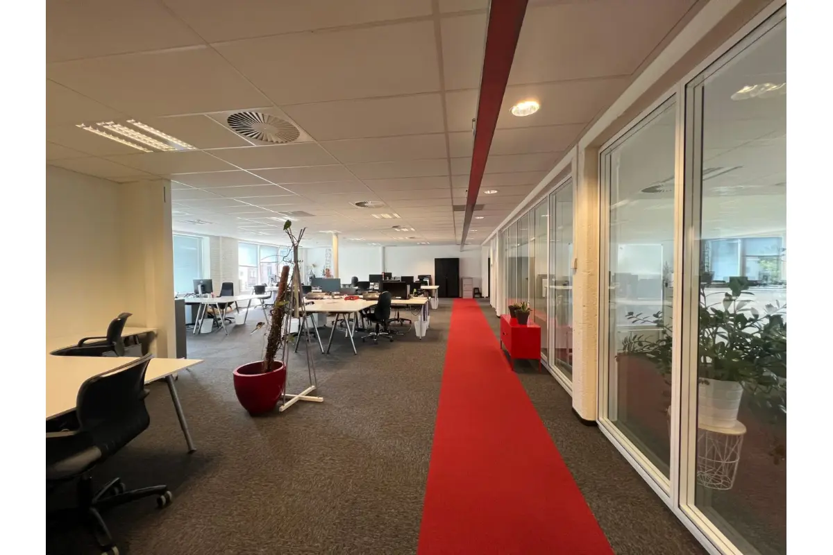 Handelszaak te  huur in Gentbrugge 9050 6424.00€  slaapkamers 399.00m² - Zoekertje 721683