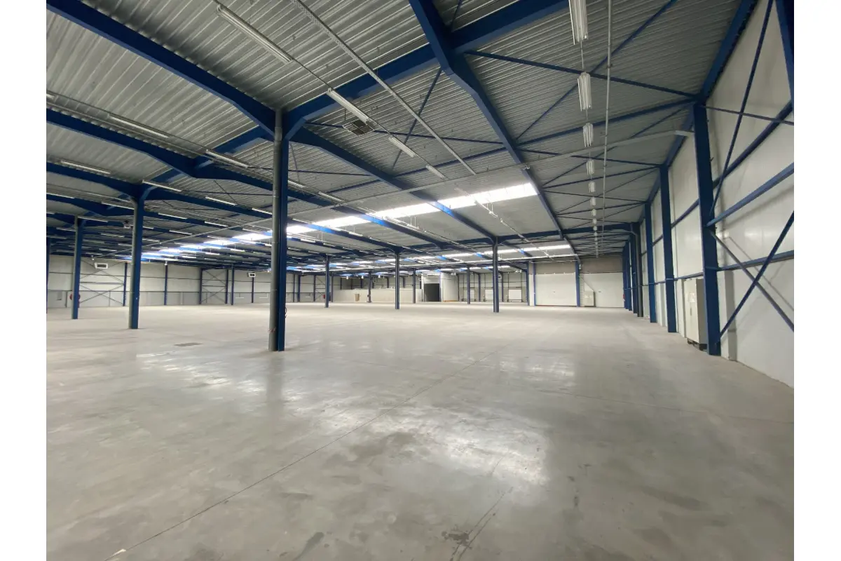 Handelszaak te  huur in Sint-Niklaas 9100 30723.34€  slaapkamers 9217.00m² - Zoekertje 721140