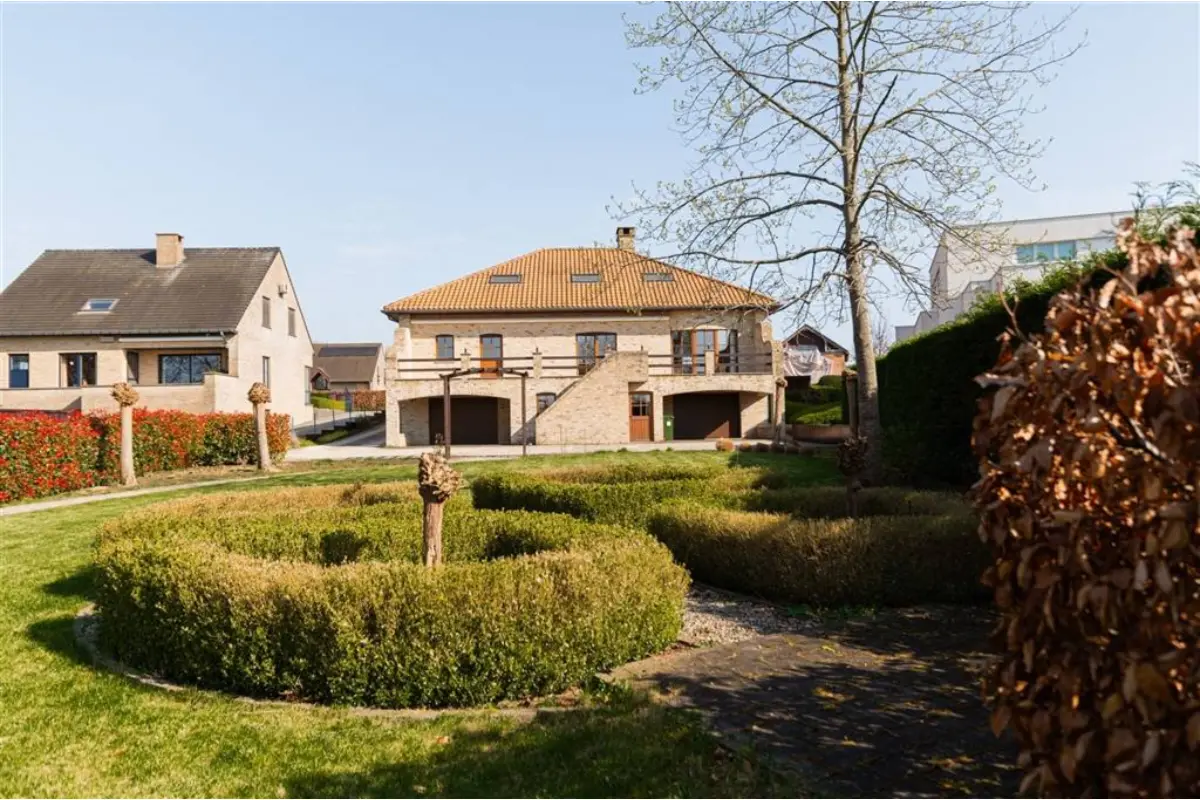 Huis te  koop in Viane 9500 597000.00€ 4 slaapkamers 225.00m² - Zoekertje 721257
