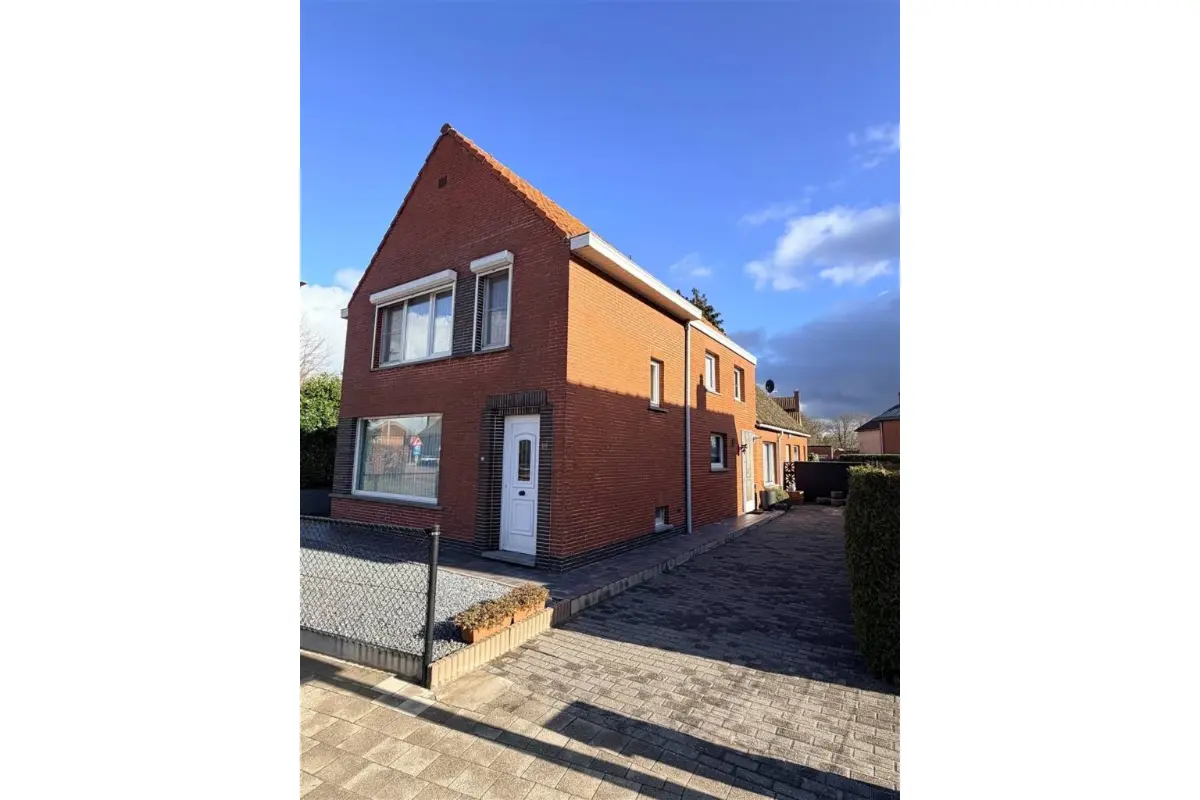 Huis te  koop in Stekene 9190 325000.00€ 2 slaapkamers m² - Zoekertje 722028