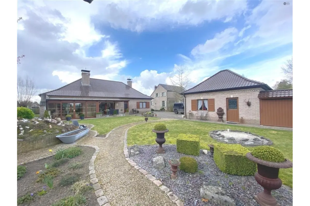 Huis te  koop in Moerbeke-Waas 9180 625000.00€ 4 slaapkamers 190.00m² - Zoekertje 723415