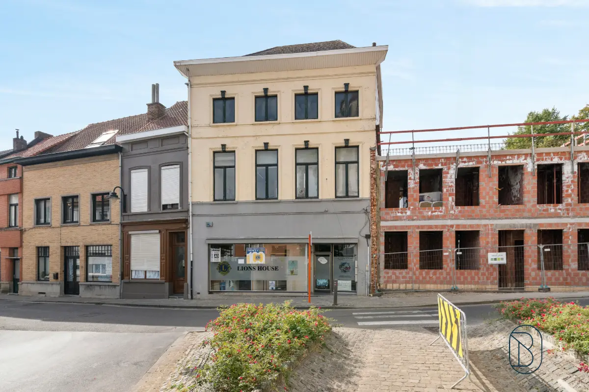 Herenhuis te  koop in Ronse 9600 225000.00€ 6 slaapkamers 350.00m² - Zoekertje 724682