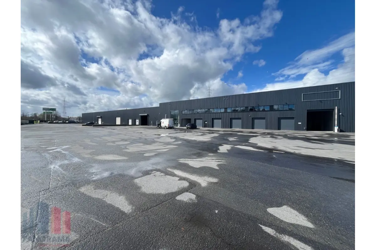 Handelszaak te  huur in Sint-Niklaas 9100 77562.00€  slaapkamers 21275.00m² - Zoekertje 725233