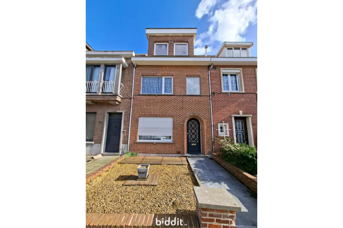 Huis te  koop in Sint-Niklaas 9100 150000.00€ 5 slaapkamers m² - Zoekertje 727002