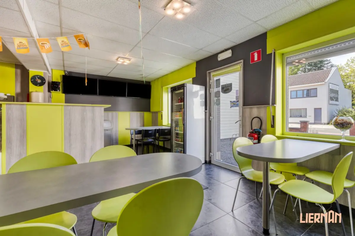 Handelszaak te  koop in Aalst 9300 250000.00€  slaapkamers m² - Zoekertje 732669