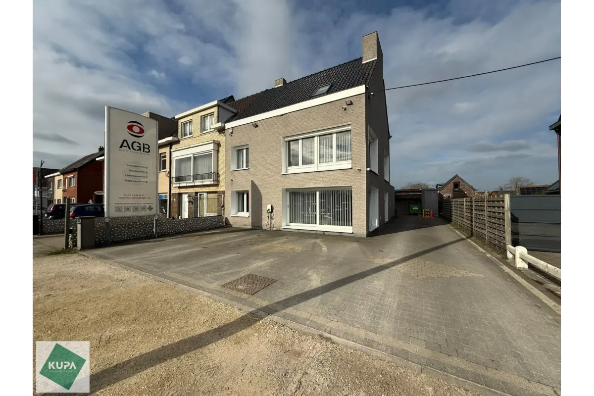 Mixgebouw te  koop in Mariakerke 9030 435000.00€  slaapkamers 226.00m² - Zoekertje 734893