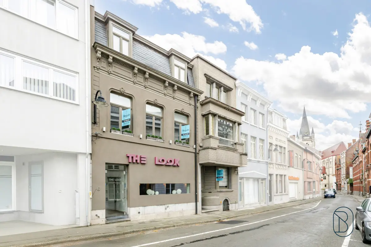 Handelszaak te  koop in Ronse 9600 549500.00€  slaapkamers 527.00m² - Zoekertje 735554