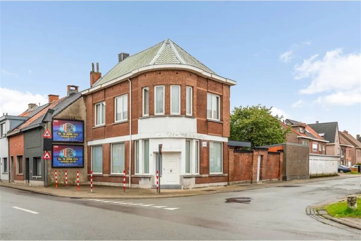 Huis te  koop in Sint-Niklaas 9100 250000.00€ 2 slaapkamers 180.00m² - Zoekertje 735590