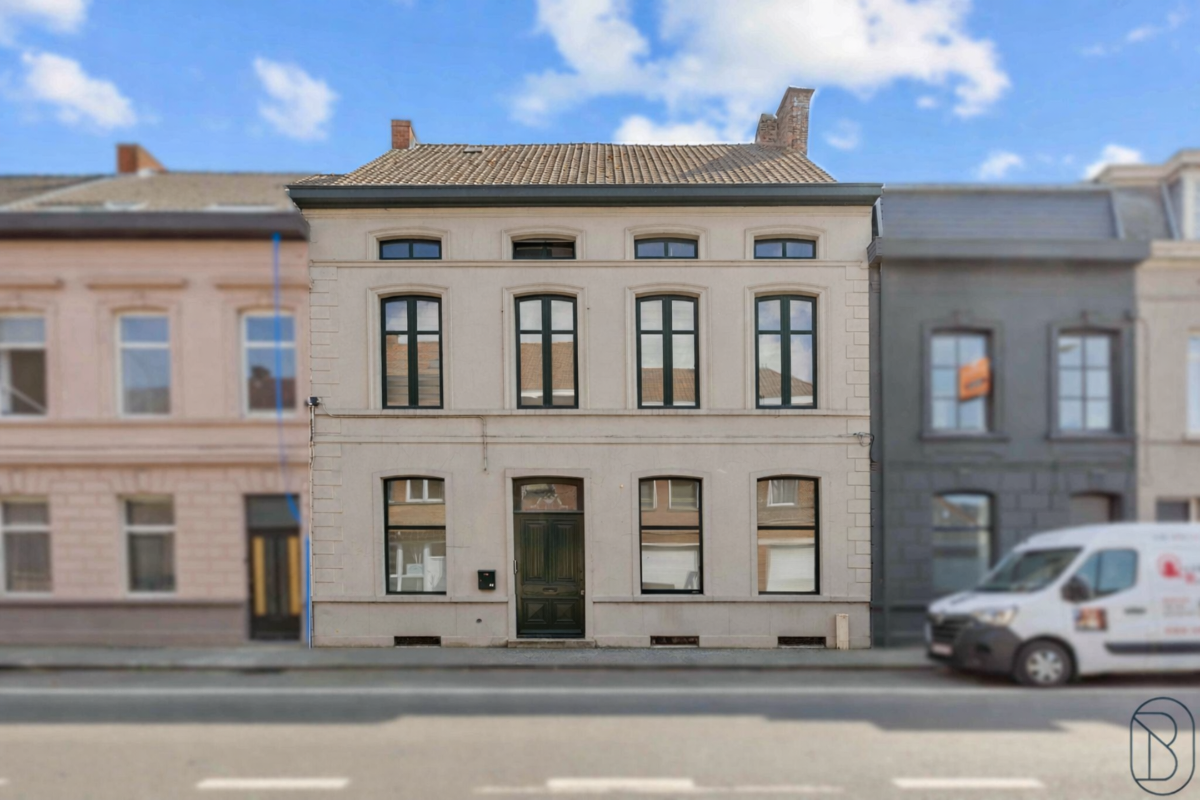 Herenhuis te  koop in Ronse 9600 399000.00€ 5 slaapkamers 410.00m² - Zoekertje 735546