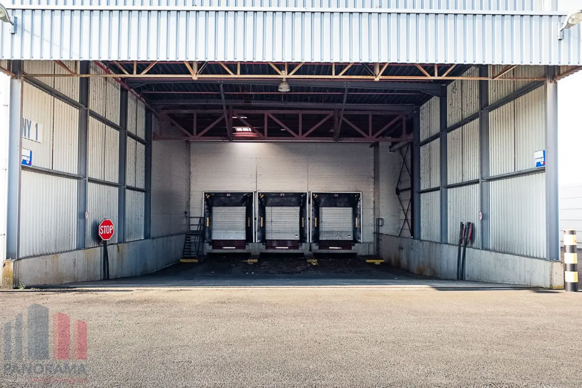 Handelszaak te  huur in Kruishoutem 9770 38000.00€  slaapkamers 12000.00m² - Zoekertje 735604