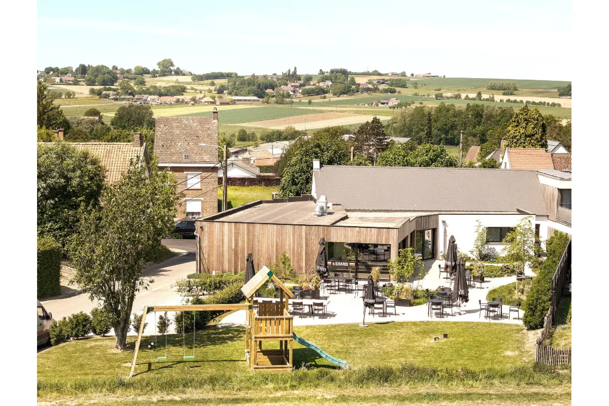 Handelszaak te  koop in Schorisse 9688 650000.00€  slaapkamers 200.00m² - Zoekertje 736934