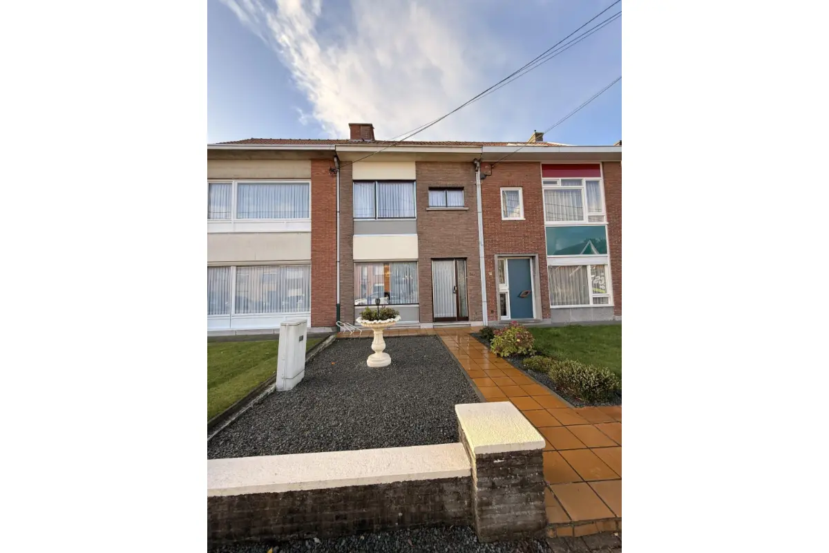 Huis te  koop in Sint-Niklaas 9100 265000.00€ 5 slaapkamers m² - Zoekertje 736659