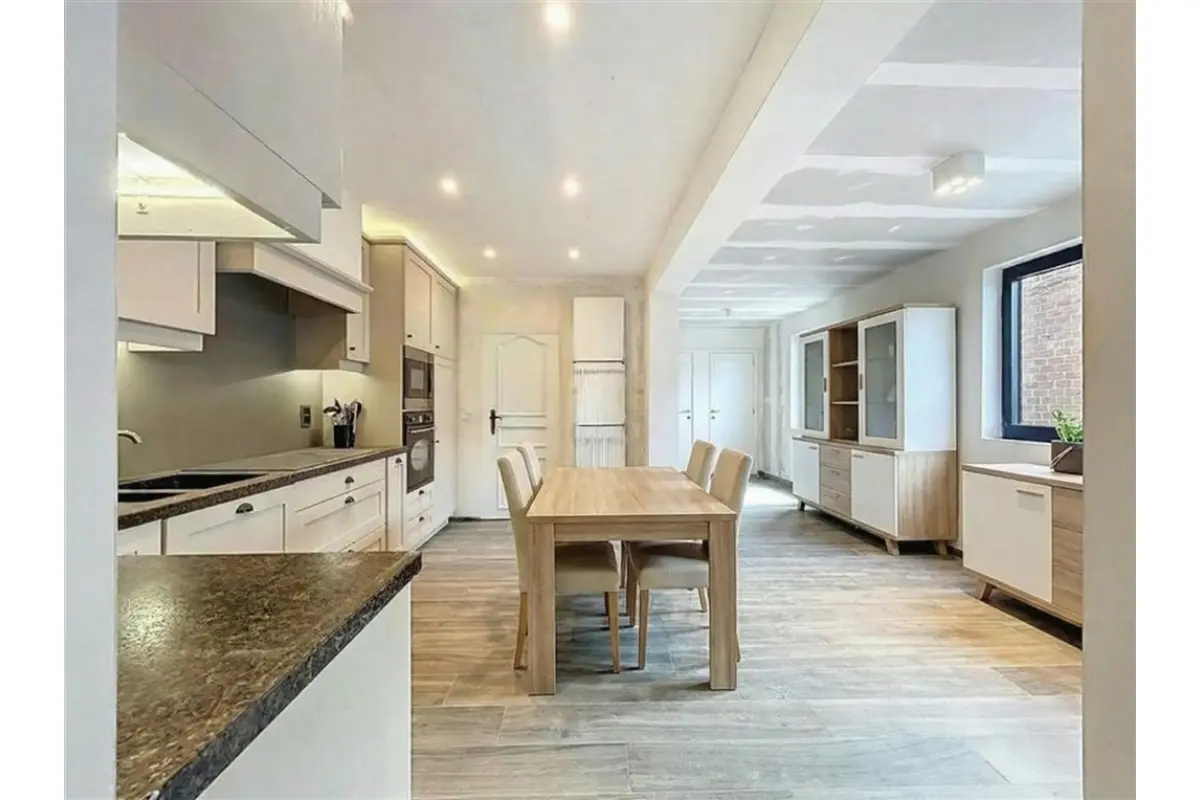 Huis te  koop in Sint-Niklaas 9100 399000.00€ 4 slaapkamers 234.00m² - Zoekertje 738189