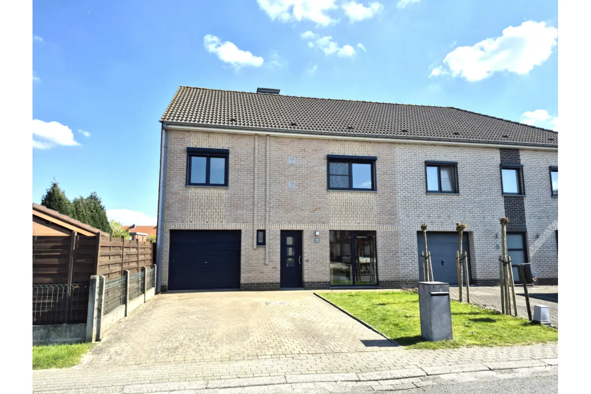 Huis te  koop in Lebbeke 9280 385000.00€ 4 slaapkamers 235.00m² - Zoekertje 740229