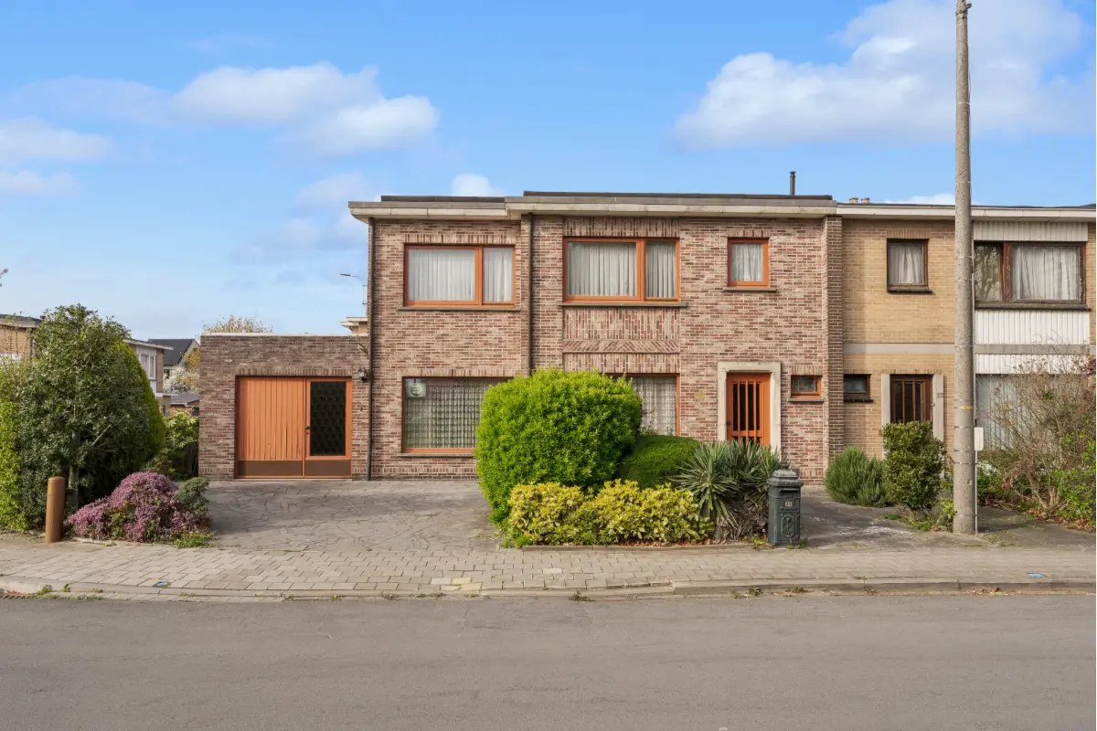 Huis te  koop in Sint-Niklaas 9100 339000.00€ 4 slaapkamers 180.00m² - Zoekertje 741057