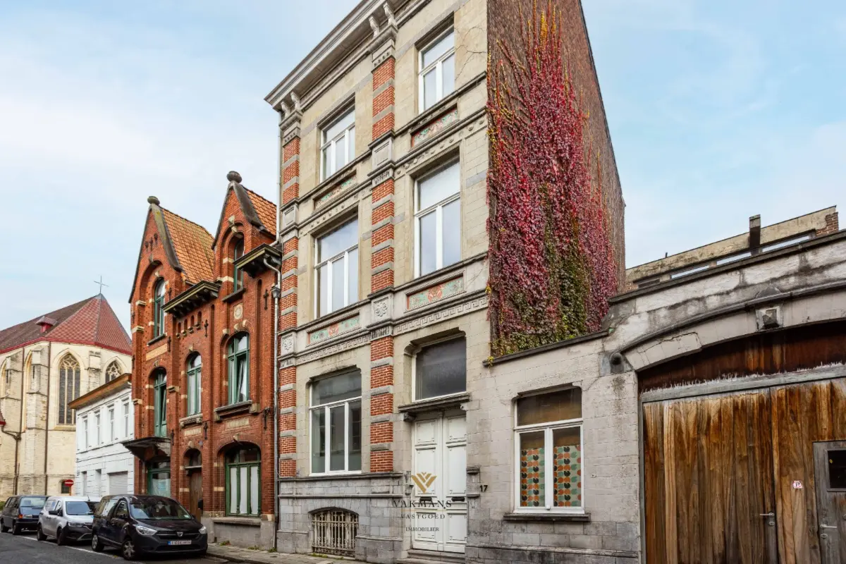 Herenhuis te  koop in Ronse 9600 299000.00€ 6 slaapkamers 300.00m² - Zoekertje 740803