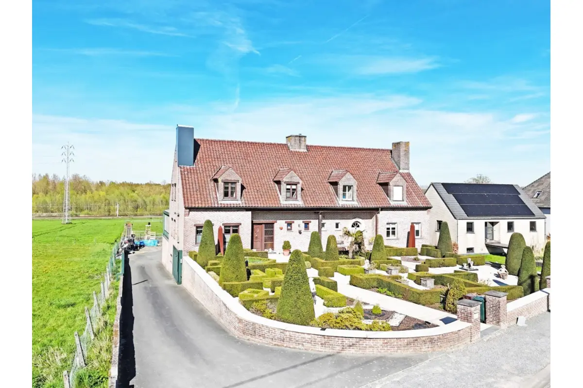 Huis te  koop in Zwalm 9630 429000.00€ 3 slaapkamers 208.00m² - Zoekertje 740432