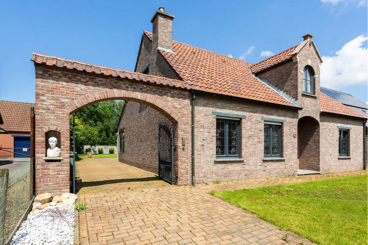 Huis te  koop in Sint-Gillis-Waas 9170 590000.00€ 4 slaapkamers 268.00m² - Zoekertje 741064