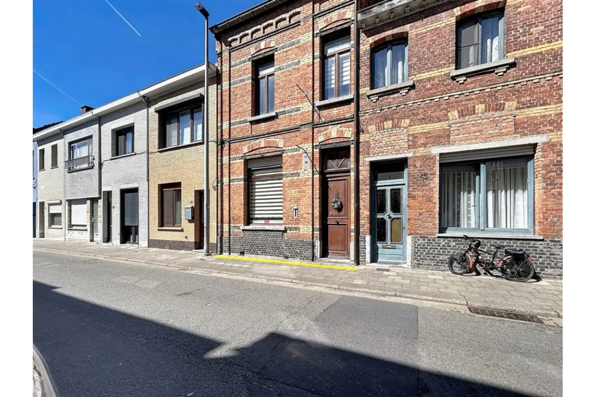 Huis te  koop in Sint-Niklaas 9100 249000.00€ 3 slaapkamers 140.00m² - Zoekertje 741061