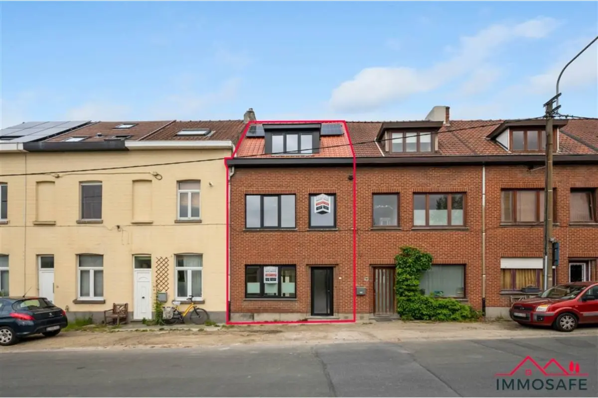 Huis te  koop in Merelbeke 9820 475000.00€ 3 slaapkamers m² - Zoekertje 741228