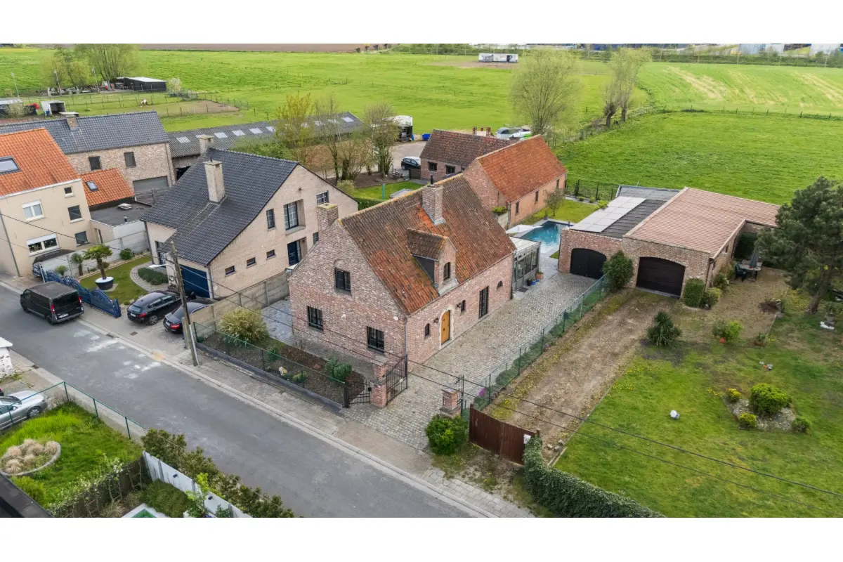 Huis te  koop in Zele 9240 620000.00€ 3 slaapkamers 200.00m² - Zoekertje 741342