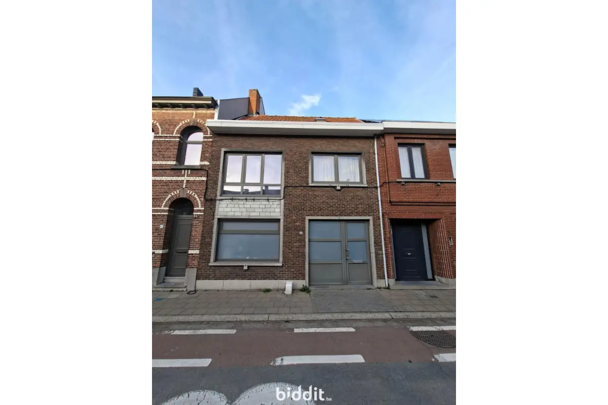 Huis te  koop in Sint-Niklaas 9100 150000.00€ 3 slaapkamers m² - Zoekertje 741783