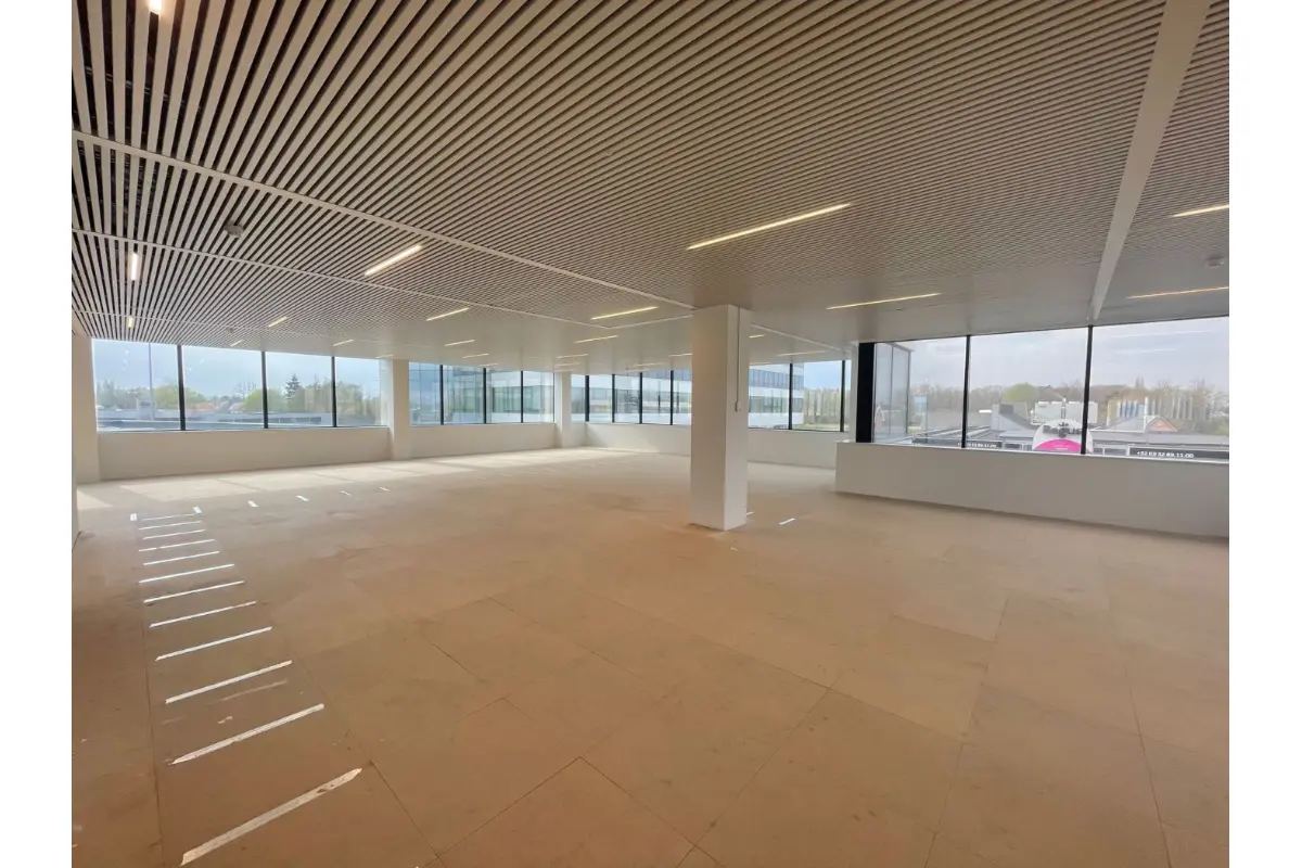 Handelszaak te  huur in Erembodegem 9320 16433.00€  slaapkamers 1160.00m² - Zoekertje 743349