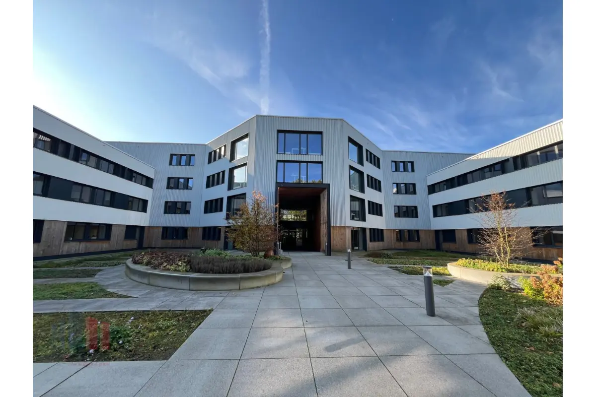 Handelszaak te  huur in Zwijnaarde 9052 11108.00€  slaapkamers 860.00m² - Zoekertje 744243