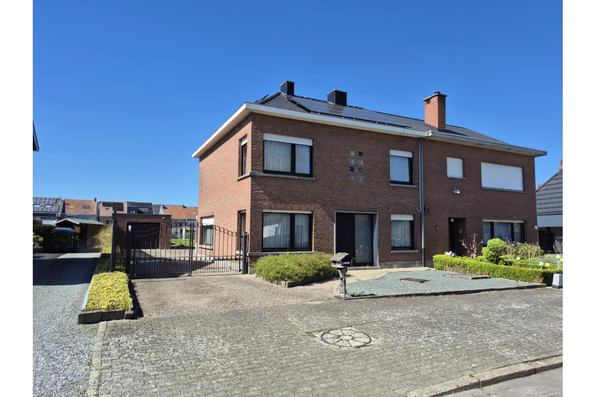 Huis te  koop in Lebbeke 9280 375000.00€ 4 slaapkamers 165.00m² - Zoekertje 745857