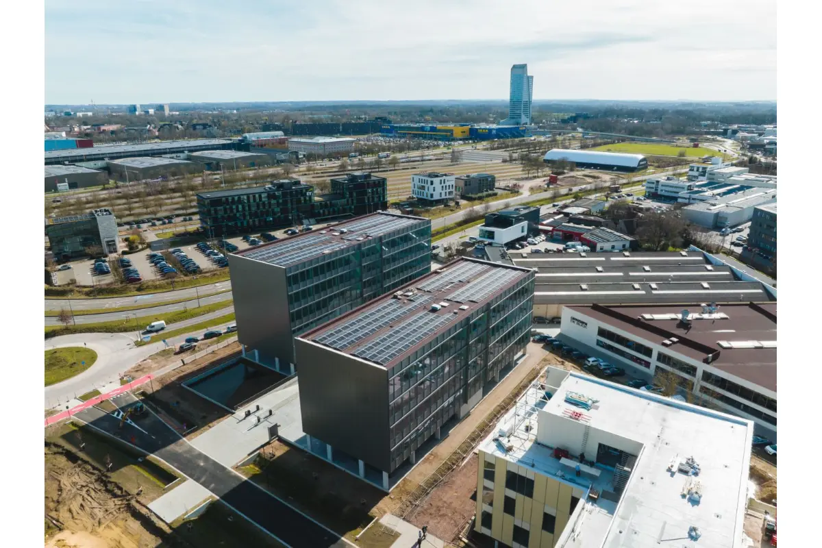 Handelszaak te  huur in Sint-Denijs-Westrem 9051 18750.00€  slaapkamers 1500.00m² - Zoekertje 746061
