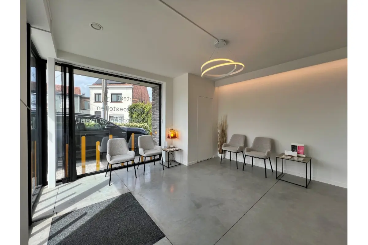 Handelszaak te  huur in Lovendegem 9920 1100.00€  slaapkamers 72.00m² - Zoekertje 746031
