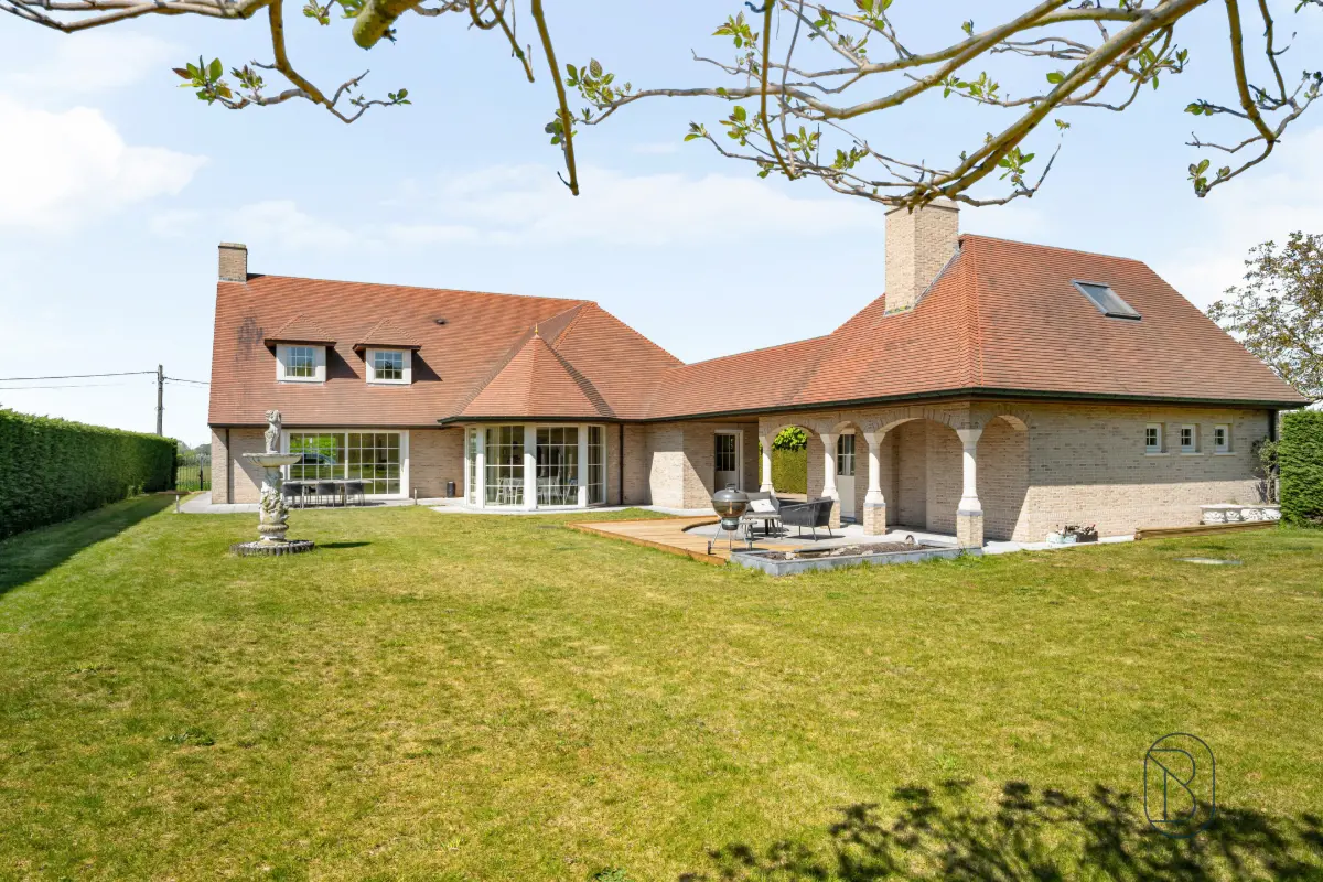 Villa te  koop in Kruishoutem 9770 895000.00€ 6 slaapkamers 450.00m² - Zoekertje 746255