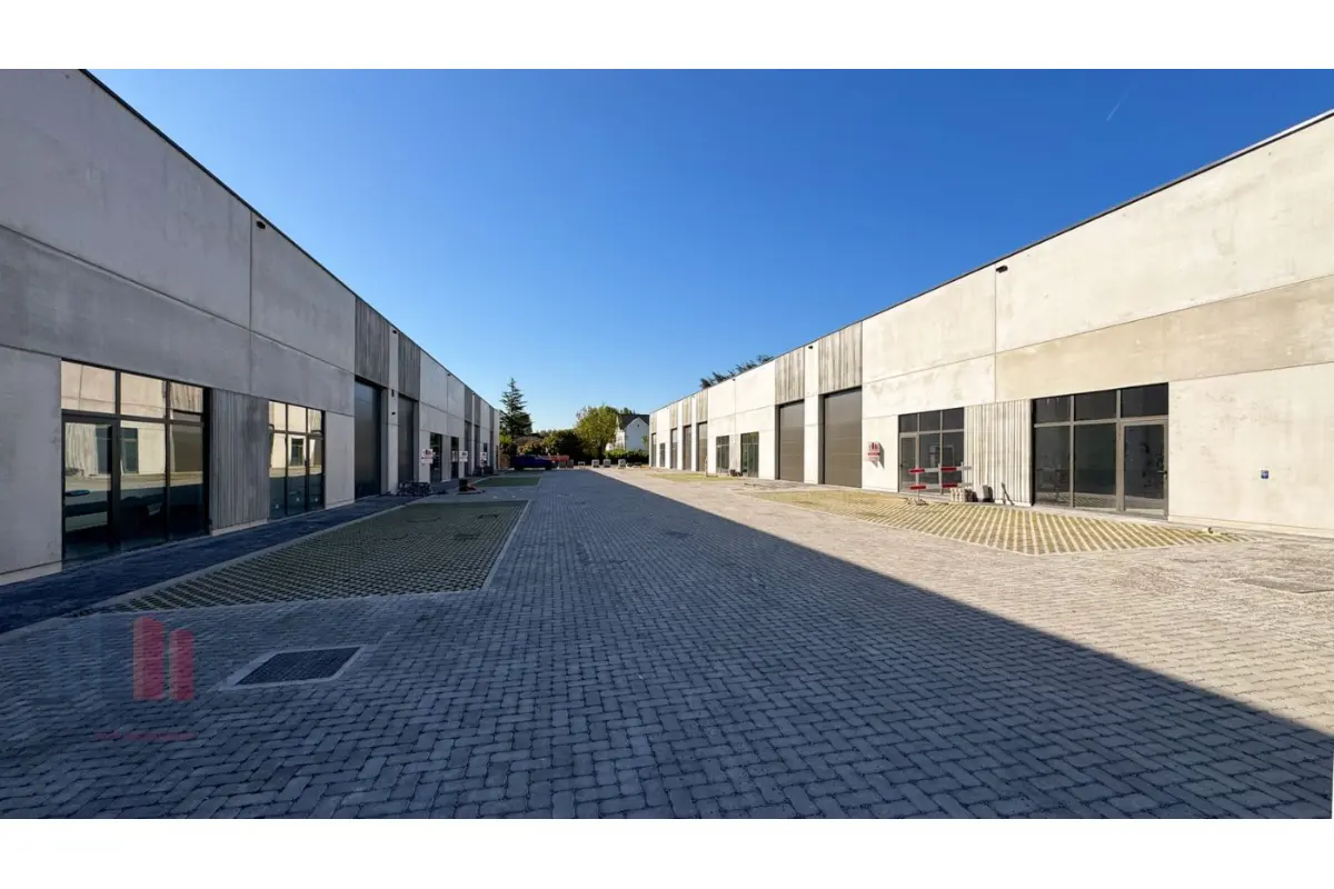 Handelszaak te  huur in Aalst 9300 1800.00€  slaapkamers 240.00m² - Zoekertje 747378