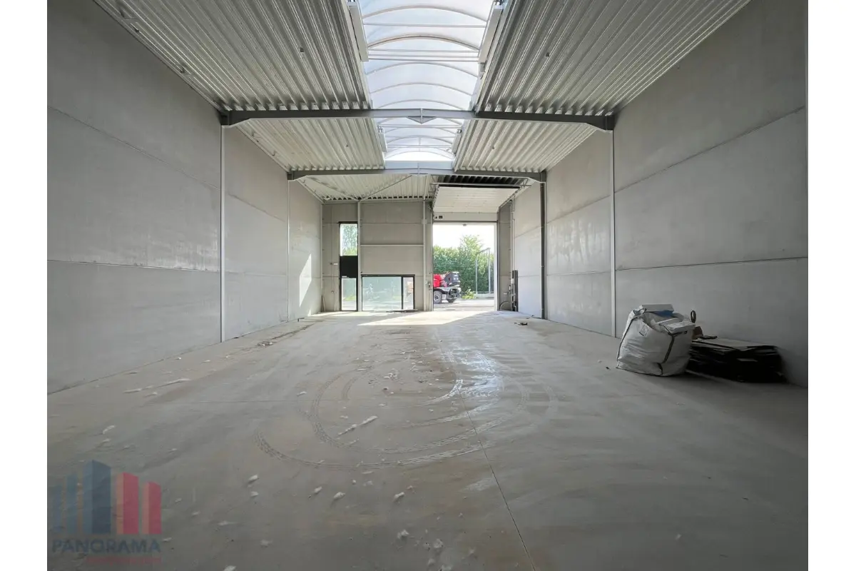 Handelszaak te  huur in Denderleeuw 9470 2000.00€  slaapkamers 300.00m² - Zoekertje 748267