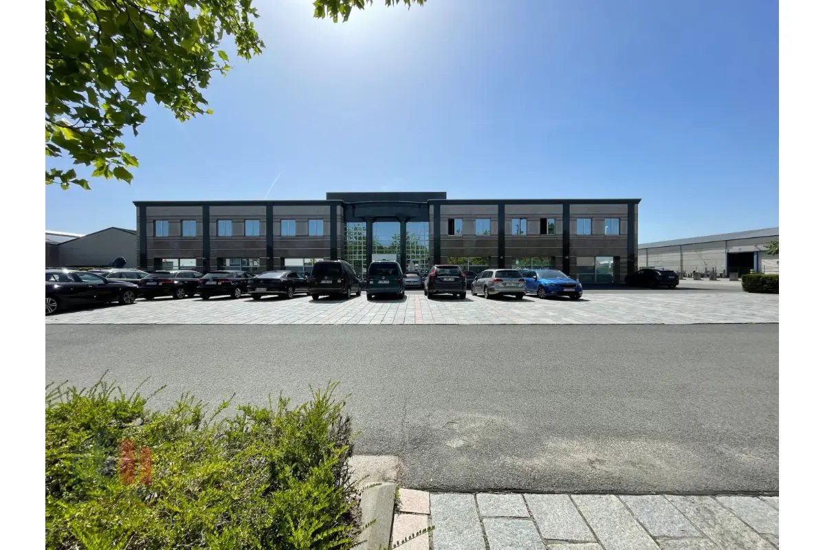 Handelszaak te  huur in Deinze 9800 1664.00€  slaapkamers 363.00m² - Zoekertje 749363