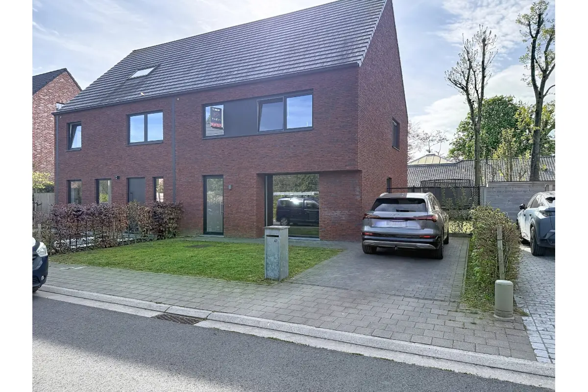 Huis te  in Hansbeke 9850 1200.00€ 3 slaapkamers 141.00m² - Zoekertje 750205
