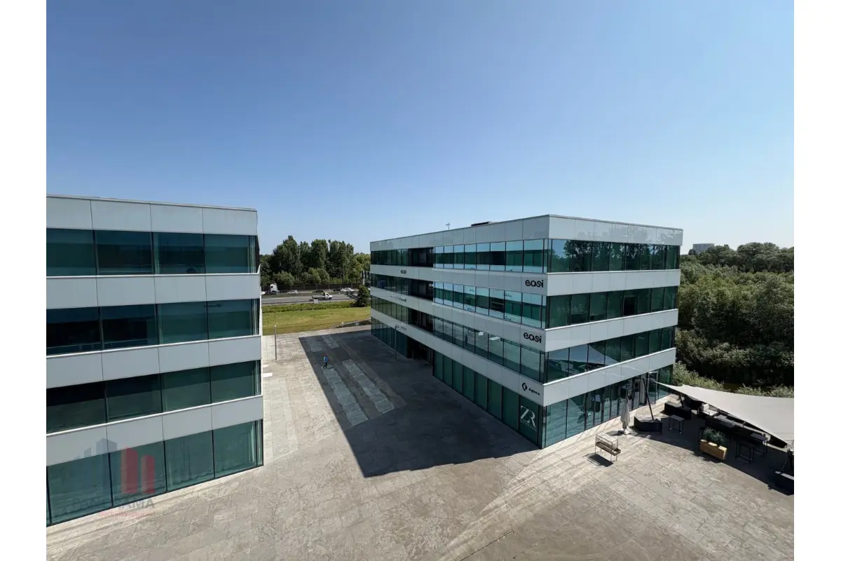 Handelszaak te  huur in Zwijnaarde 9052 8344.00€  slaapkamers 323.00m² - Zoekertje 750402