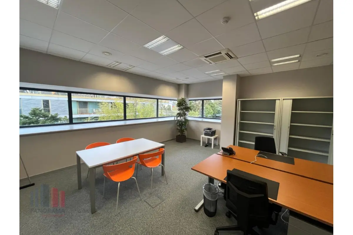 Handelszaak te  huur in Melle 9090 895.00€  slaapkamers 18.00m² - Zoekertje 750403