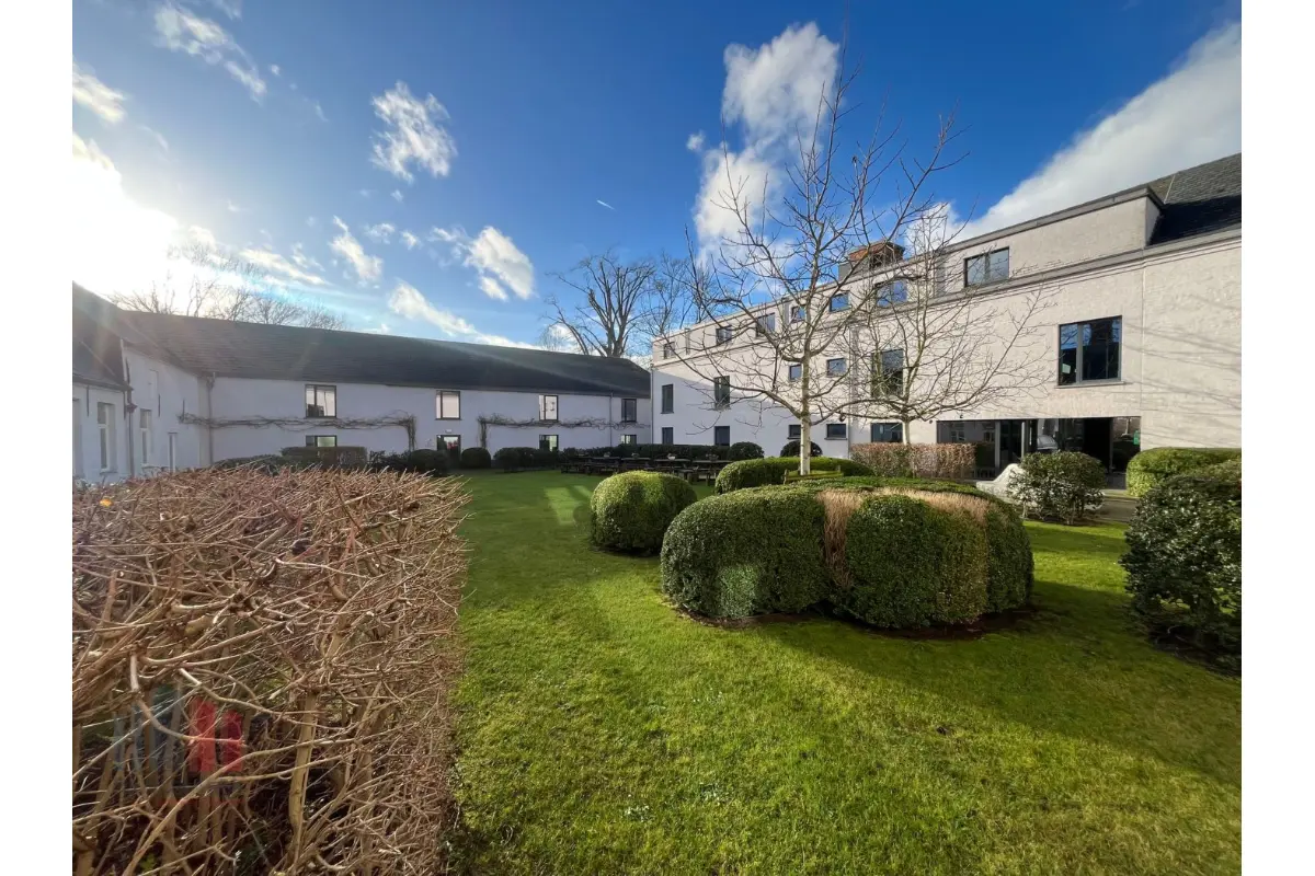 Handelszaak te  huur in Merelbeke 9820 2595.00€  slaapkamers 79.00m² - Zoekertje 750414