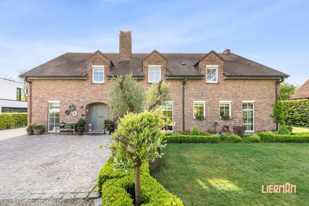 Villa te  koop in Erembodegem 9320 1095000.00€ 4 slaapkamers 360.00m² - Zoekertje 751015
