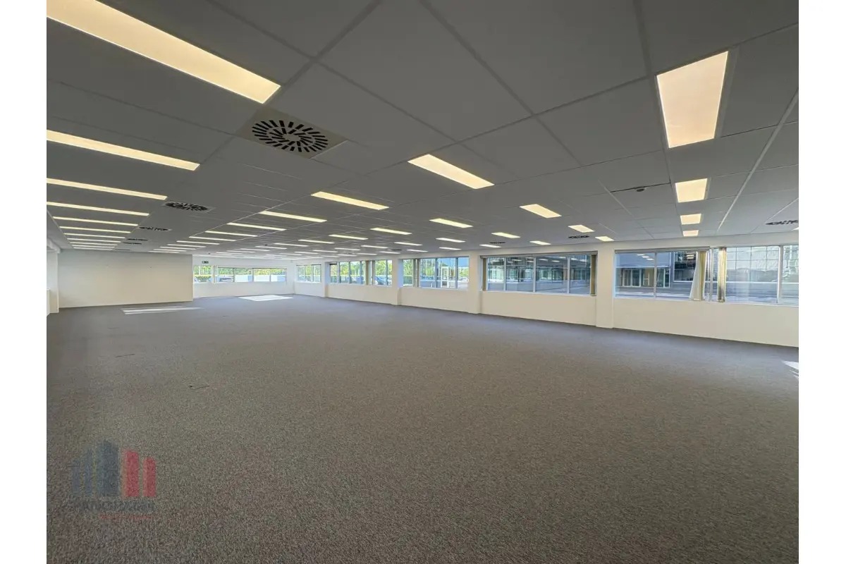 Handelszaak te  huur in Merelbeke 9820 9240.00€  slaapkamers 1008.00m² - Zoekertje 752533