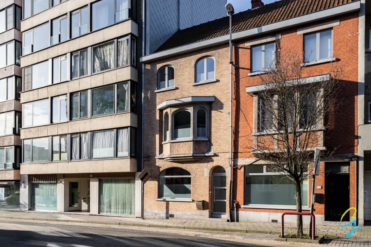 Handelszaak te  koop in Deinze 9800 329000.00€  slaapkamers 170.00m² - Zoekertje 752026