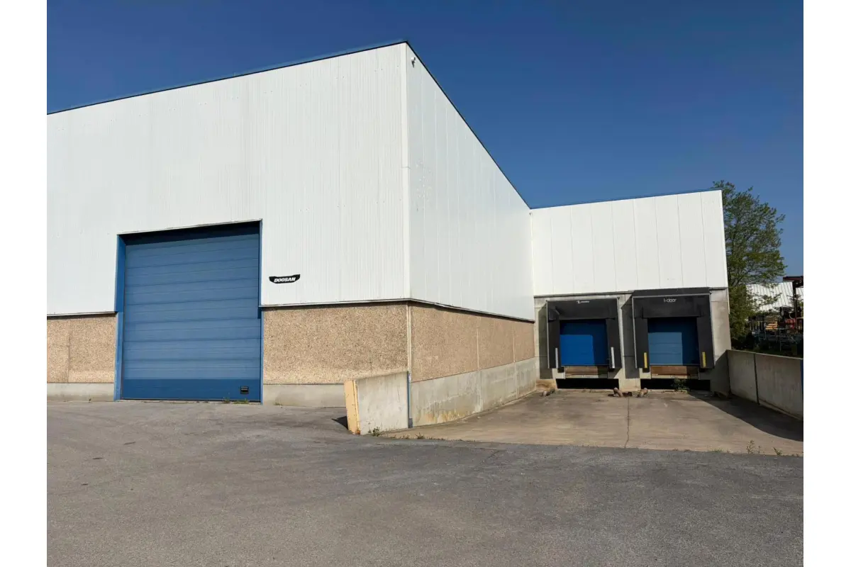 Handelszaak te  huur in Sint-Niklaas 9100 10560.00€  slaapkamers 3017.00m² - Zoekertje 751759