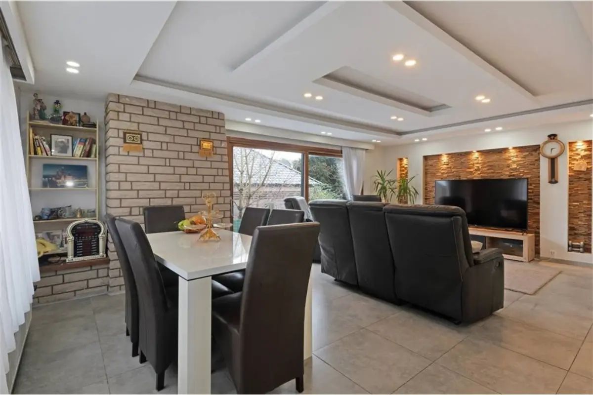 Handelszaak te  koop in Ninove 9400 449000.00€ 3 slaapkamers 220.00m² - Zoekertje 753269
