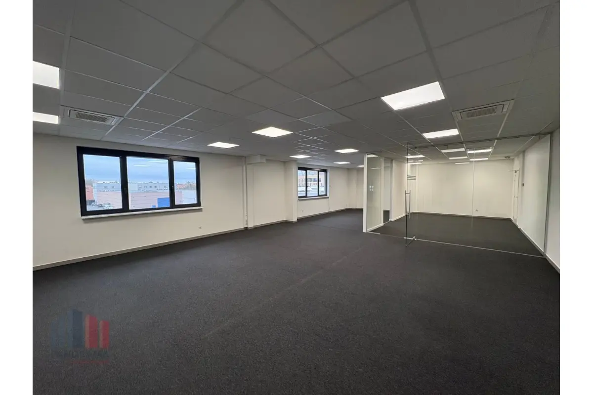 Handelszaak te  huur in Sint-Denijs-Westrem 9051 1800.00€  slaapkamers 160.00m² - Zoekertje 755058