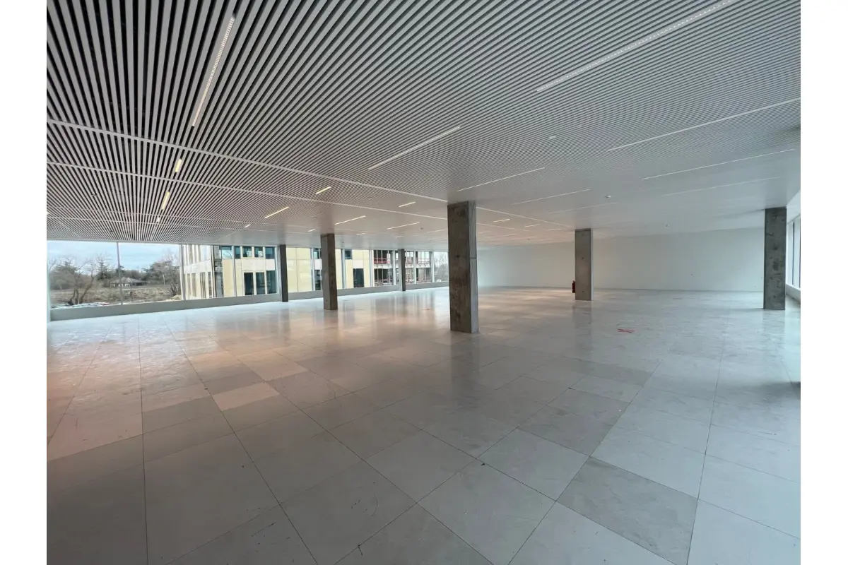 Handelszaak te  huur in Sint-Denijs-Westrem 9051 6250.00€  slaapkamers 500.00m² - Zoekertje 755046