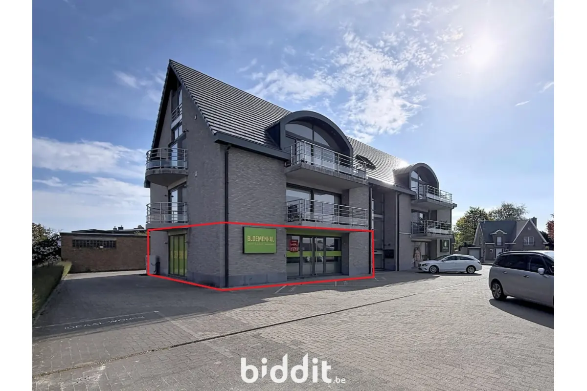 Handelszaak te  koop in Waarschoot 9950 130000.00€  slaapkamers m² - Zoekertje 755839